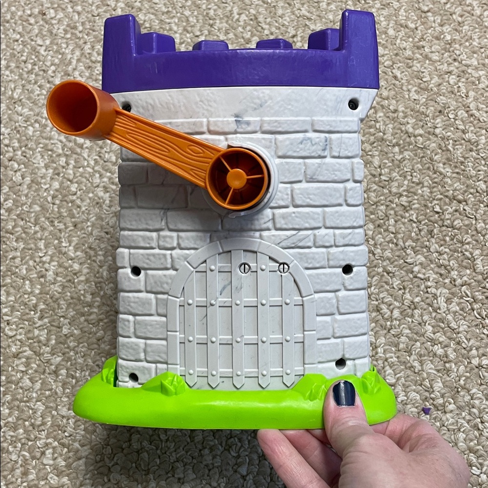Kinetic Sand Castle - Picture 3 of 4